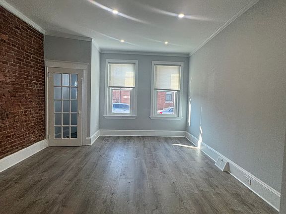 5th image of 3191 E Thompson St