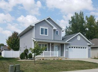 5425 Glacier Dr, Cedar Falls, IA 50613