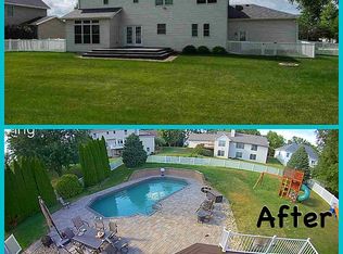 905 Bluff Ln, Le Claire, IA 52753