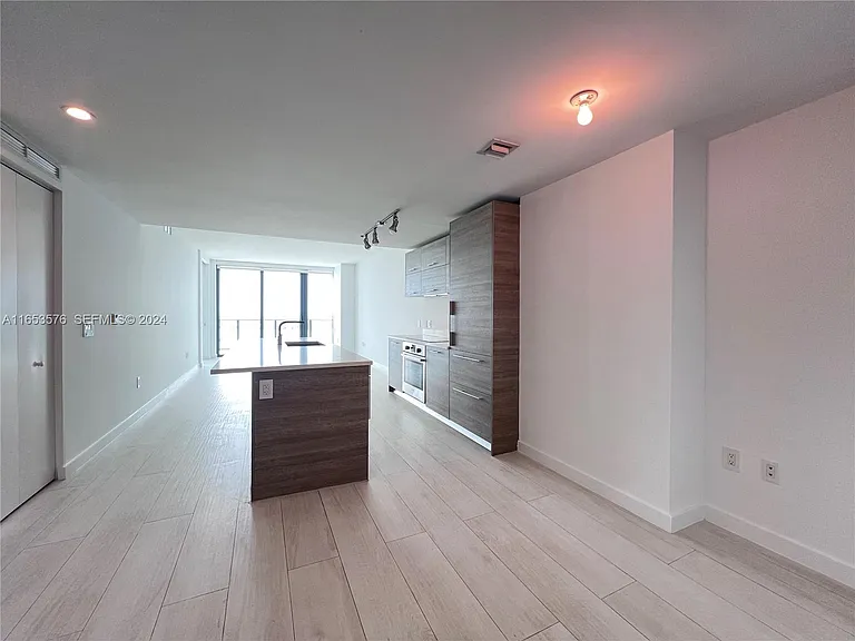 650 NE 32nd St #3305 — Photo 7