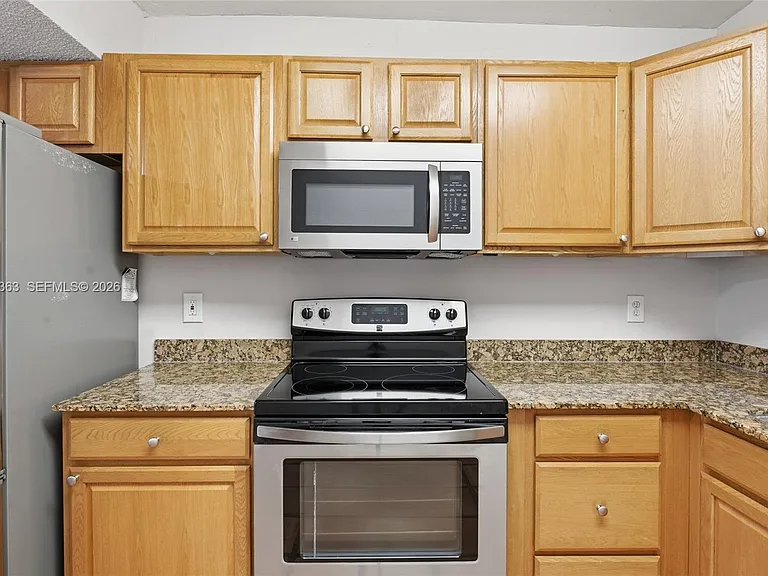 2500 Parkview Dr #415 — Photo 11