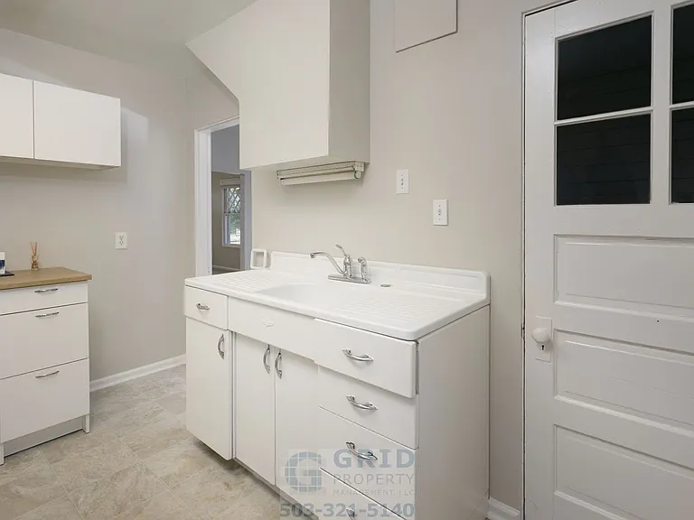 6827 SE Mitchell Ct — Photo 9