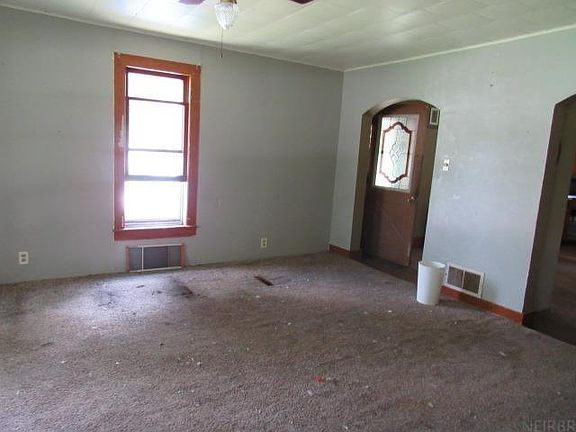 5th image of 110 E Main St