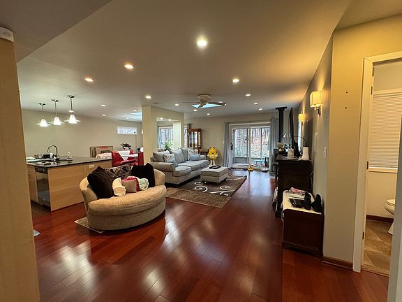 4th image of 404 Livingston Dr