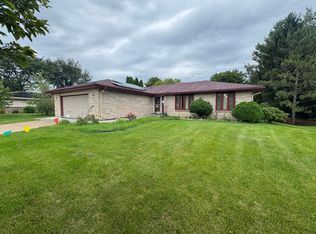 4680 Bedfordshire Dr, Loves Park, IL 61111