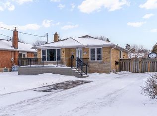 2322 Redfern Rd, Burlington, ON L7R 1X3