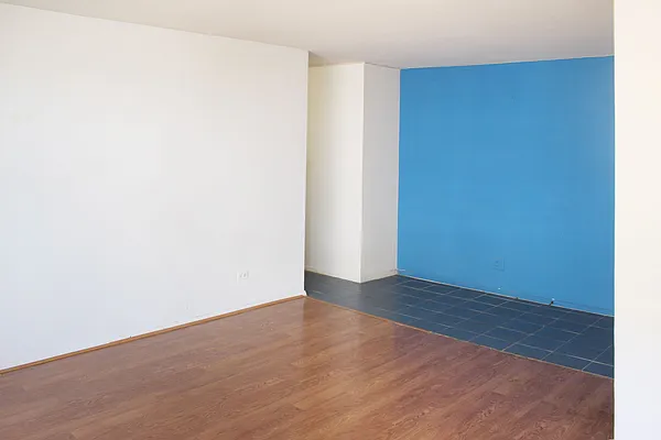 Sold by Thomas Lipovetsky, LREB | media 4
