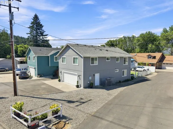 563 S State St, Sutherlin, OR 97479