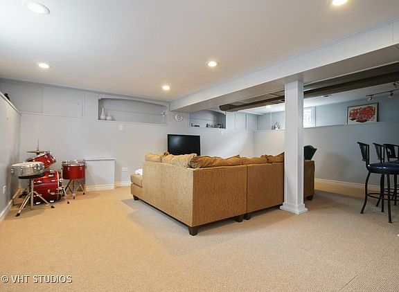 5th image of 6944 W Jarvis Ave