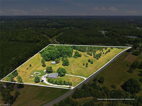 3rd image of 5853 Riverdale Dr