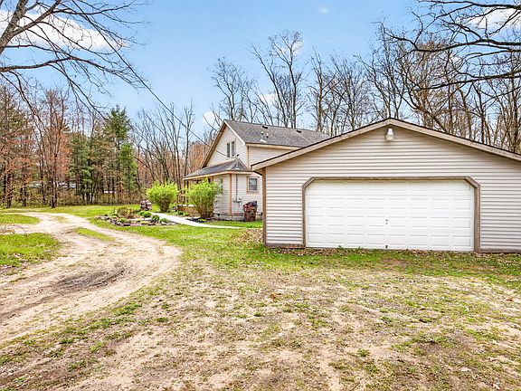 3rd image of 22597 Tamarack Rd