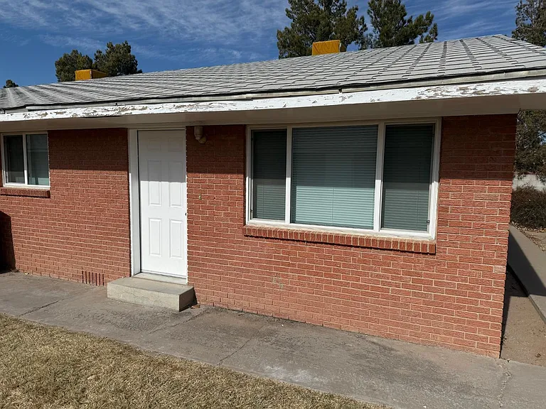 3717 Alamogordo Dr NW #7 — Photo 2