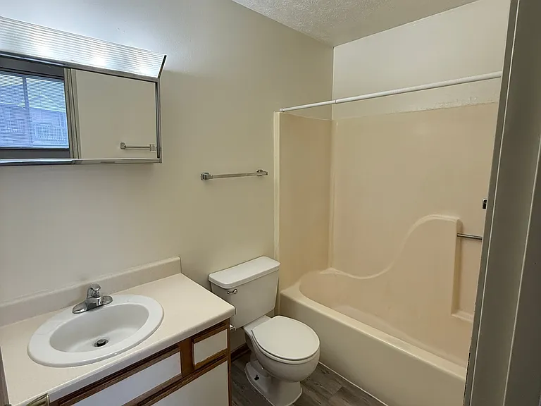 Pine Tree Apartments — Photo 16