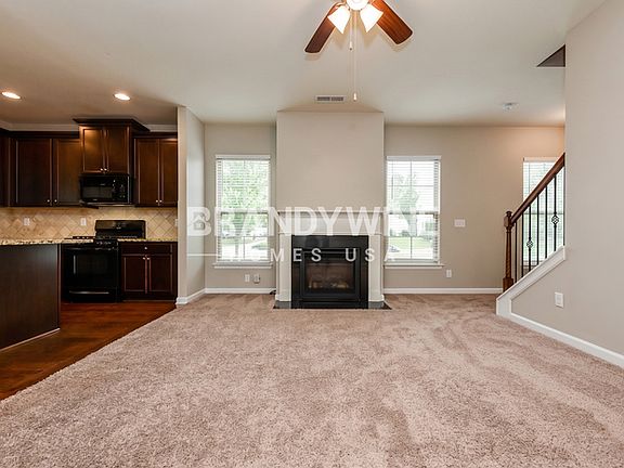 3rd image of 230 Emporia Loop