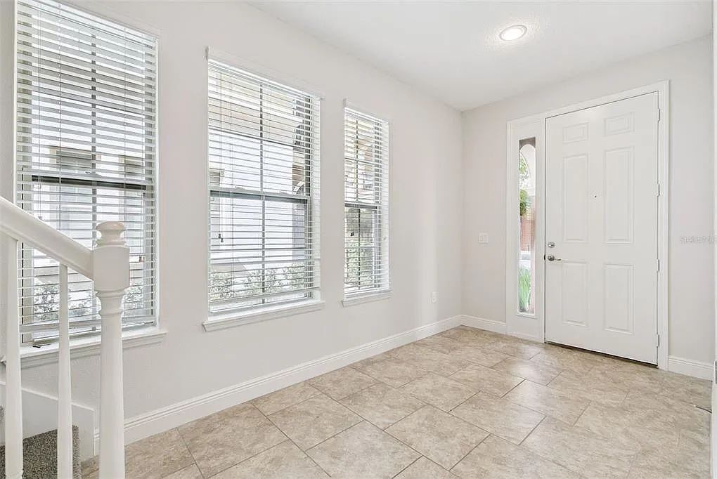 4 bed, 3.5 bath, 2516 sqft, $3,300 — Photo 4