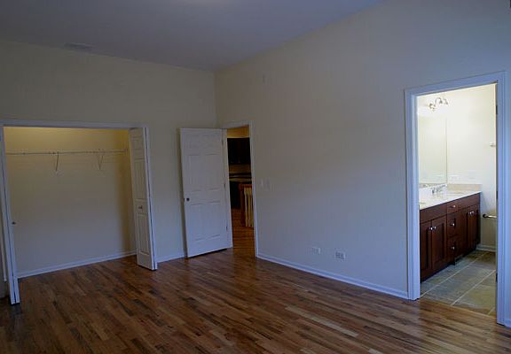 3rd image of 1528 W Greenleaf Ave Unit 1N