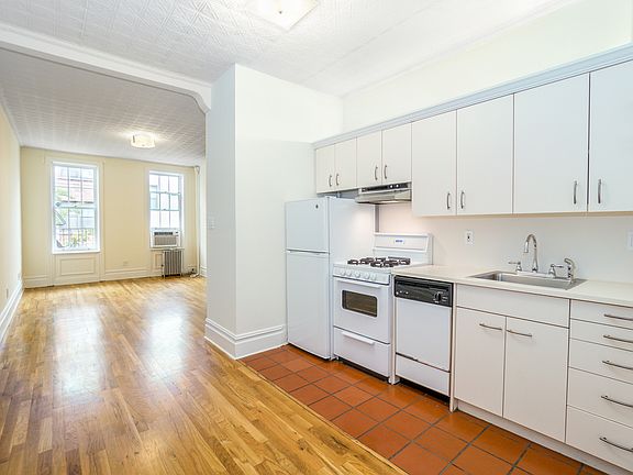 3rd image of 105 Sullivan St APT 4c