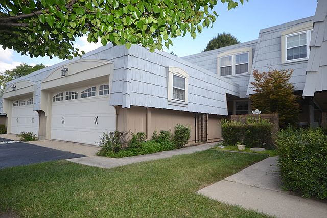 1st image of 650 Versailles Cir Unit F
