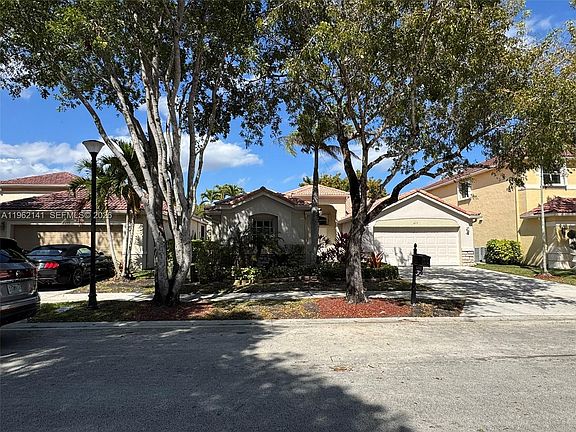 4th image of 4273 Fox Ridge Dr