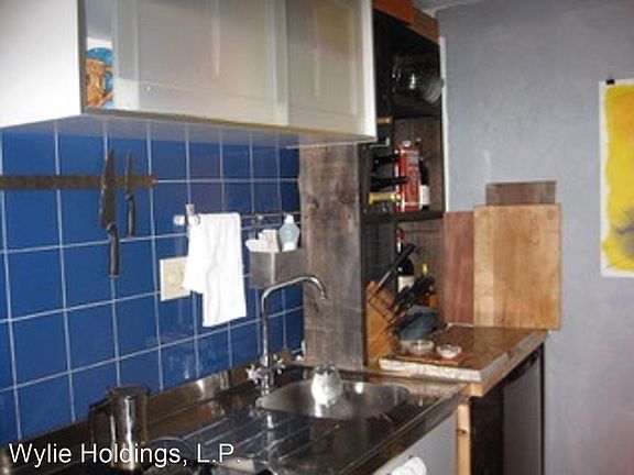 3rd image of 4901 Penn Ave #8548596
