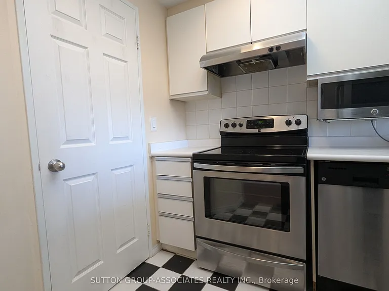 7 Bishop Ave #1808 — Photo 12