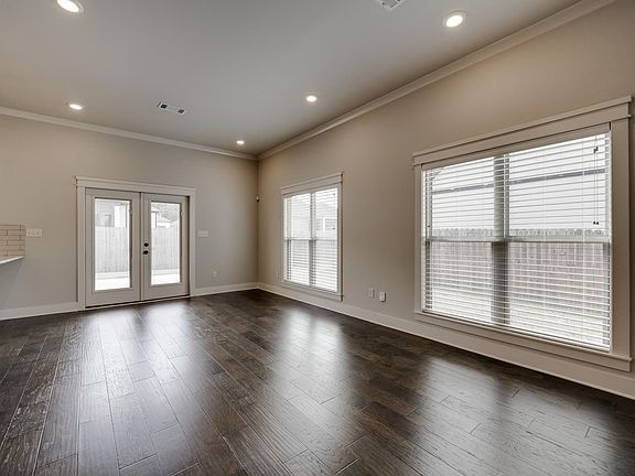 4th image of 2635 Lilac Dr
