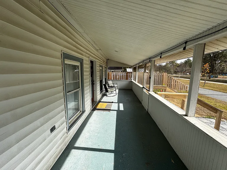 204 E Main St — Photo 2