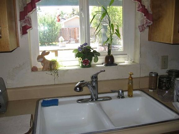 Kitchen / Sink