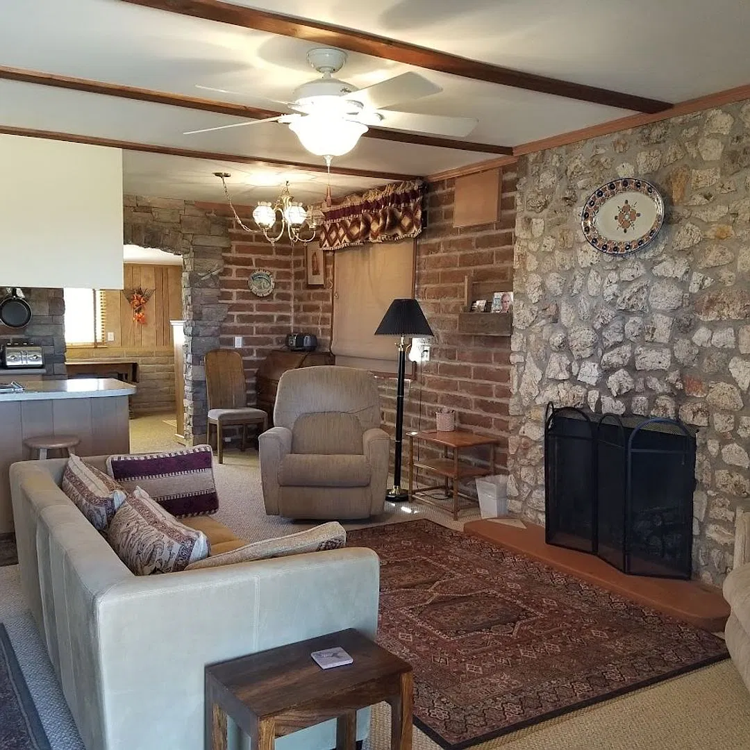 Fully furnished welcoming home! Owner will consider long term or short term. — Photo 2