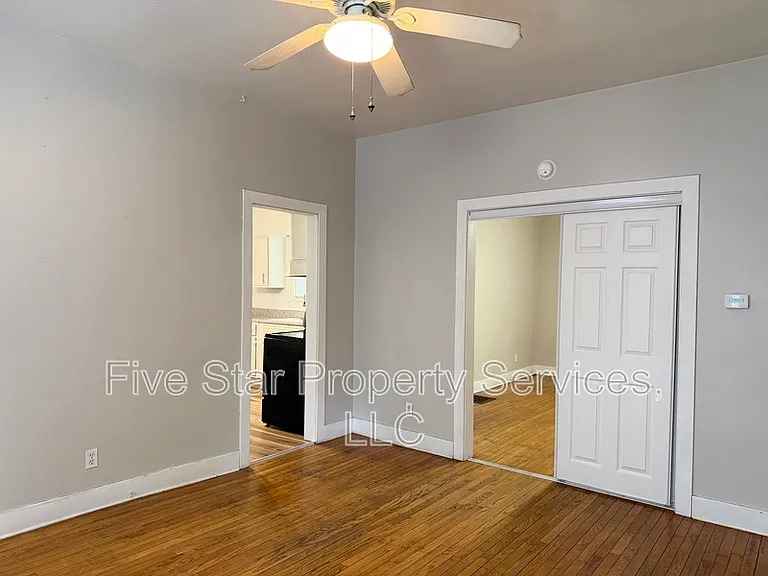 109 S Walnut St — Photo 2