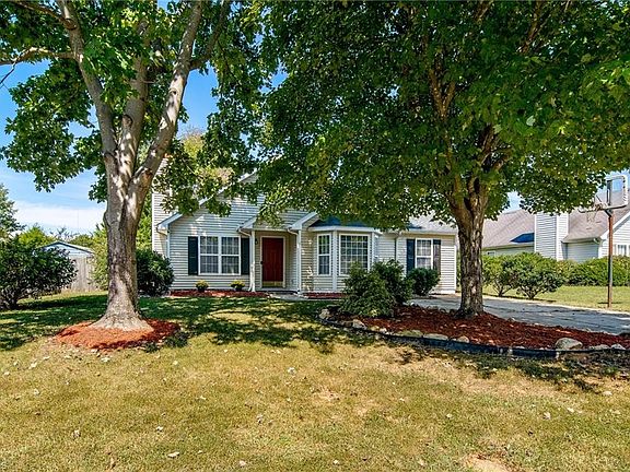 3rd image of 810 Valley Oak Dr