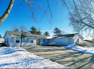 1824 S Pearl St, New London, WI 54961