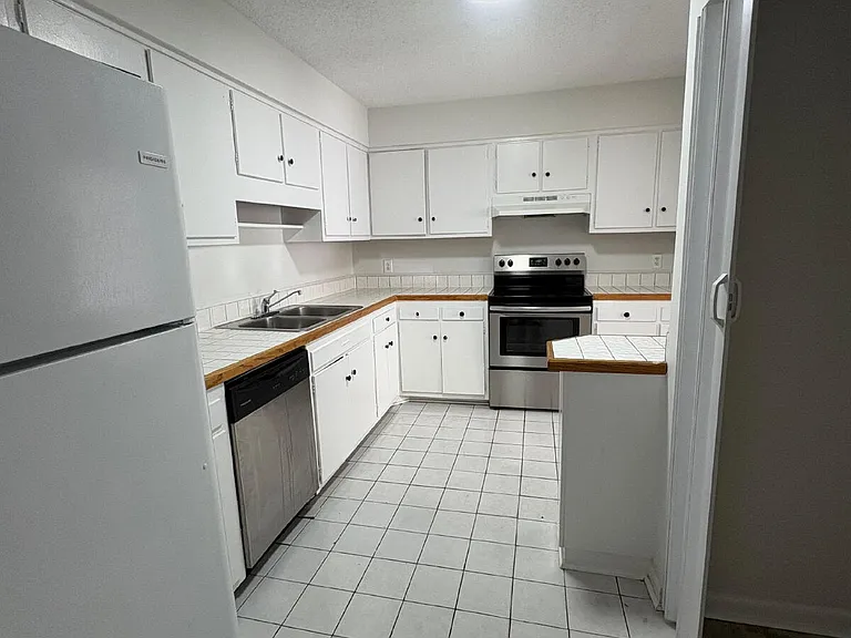 571 Winding Creek Rd #F — Photo 8