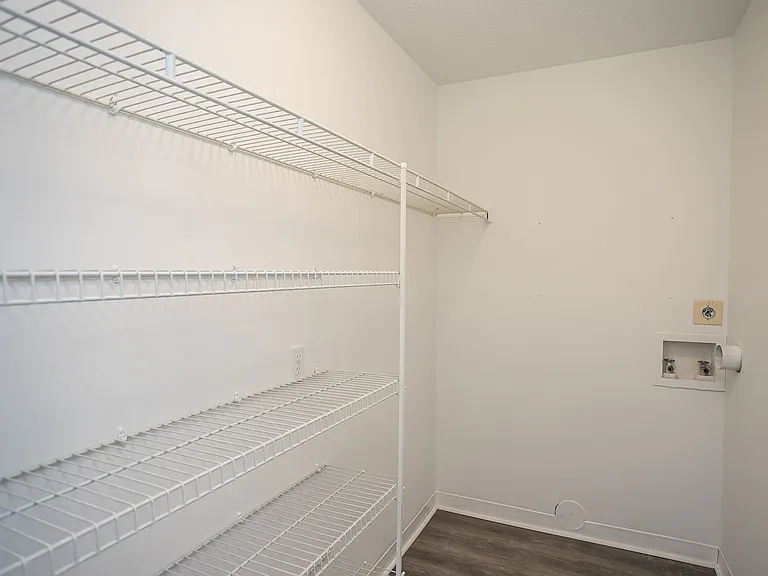 4 Gateway — Photo 8