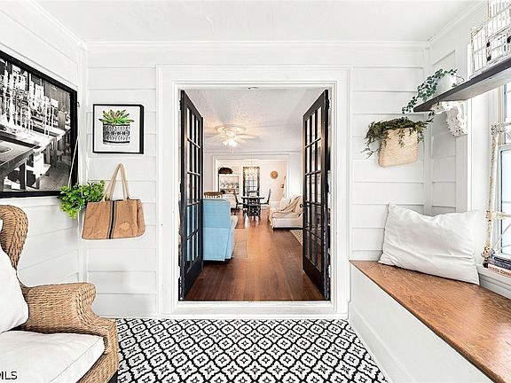 4th image of 2122 Katherine St
