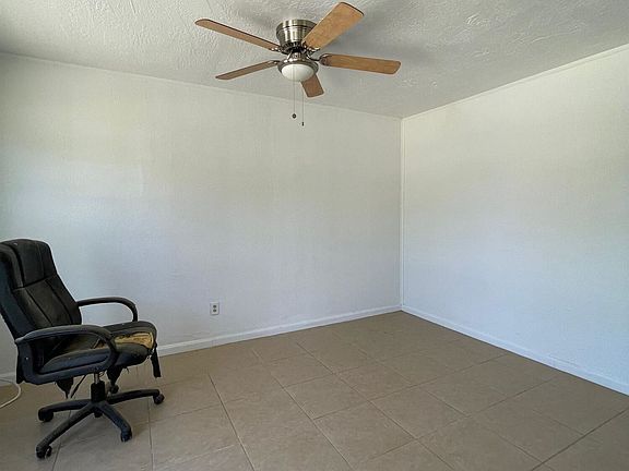 2nd image of 2961 Carver St #2959