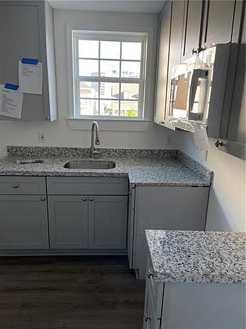 2nd image of 2515 Erato St #202