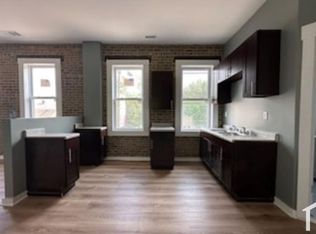 8657 S Manistee Ave #2R, Chicago, IL 60617
