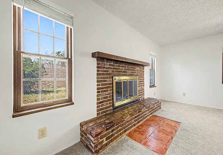 2822 E Willow Ave — Photo 11
