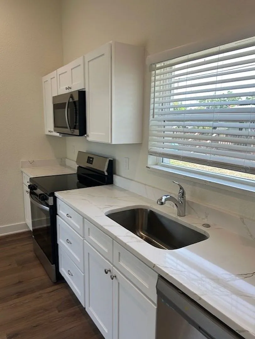 *NEW Build! Centrally located 1/1. — Photo 3