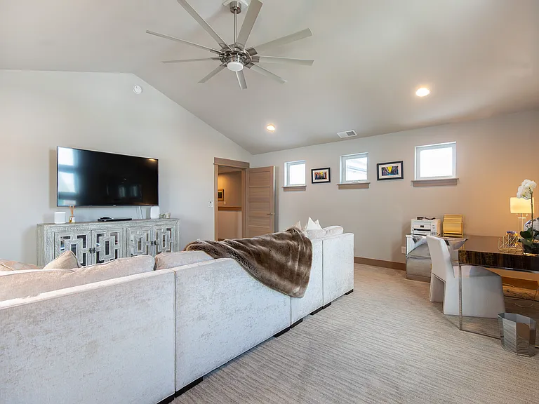 5468 Westmorland Dr — Photo 36