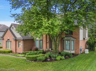 2116 Mapleridge Rd, Rochester Hills, MI 48309