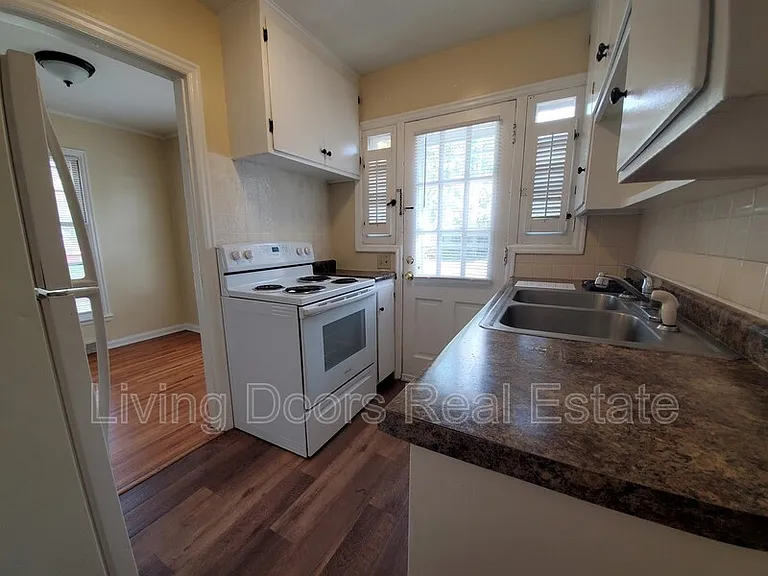 314 S 47th St — Photo 6
