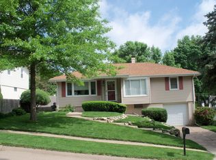 8226 Castelar St, Omaha, NE 68124