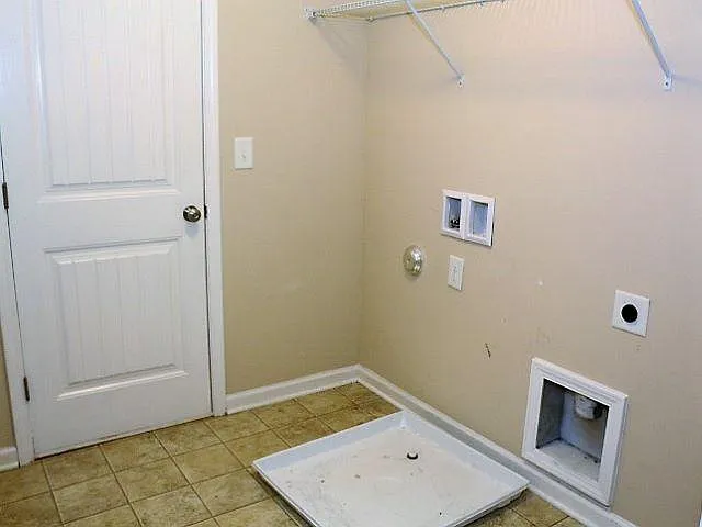 717 Minerva Dale Dr — Photo 16