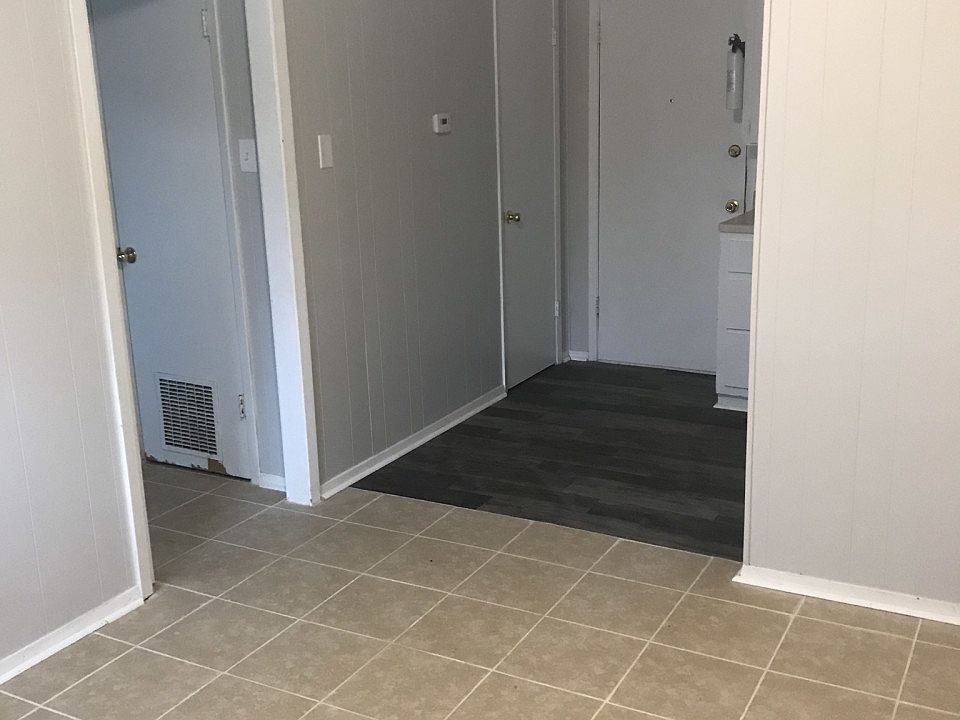 2nd image of 210 Hawaii St APT 4