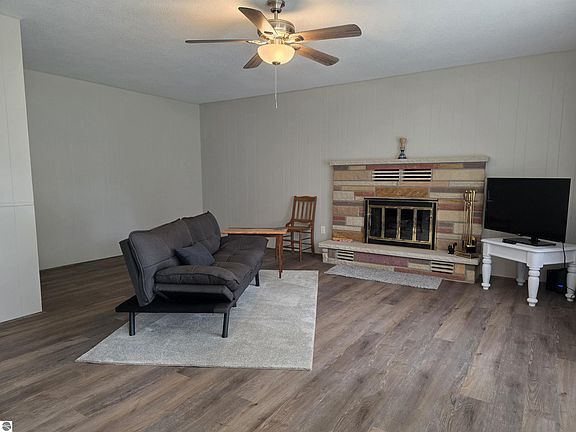 2nd image of 409 Airport Rd