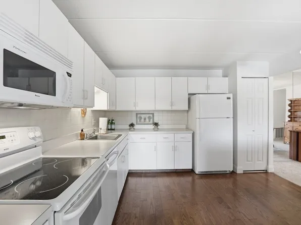 144 Marble St APT 403, Stoneham, MA 02180