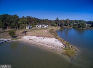 84 Snug Harbor Dr, White Stone, VA 22578