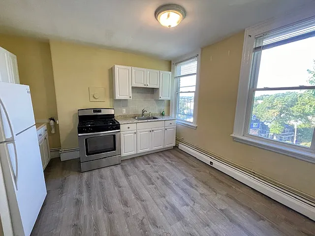 4 Linwood Sq #3 — Photo 1